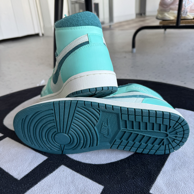Jordan 1 Mid Chenille Bleached Turquoise wmns (Taille 44)