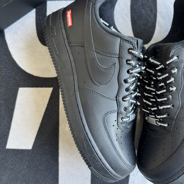 Nike Air Force 1 Low Supreme Black (Taille 44)