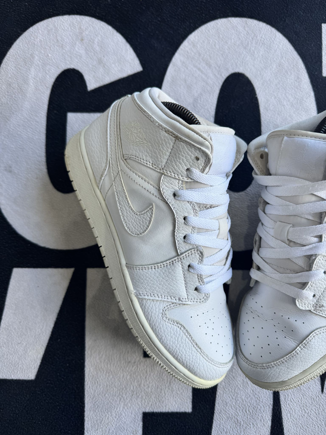 Jordan 1 Mid Triple White 2.0 (Taille 40)