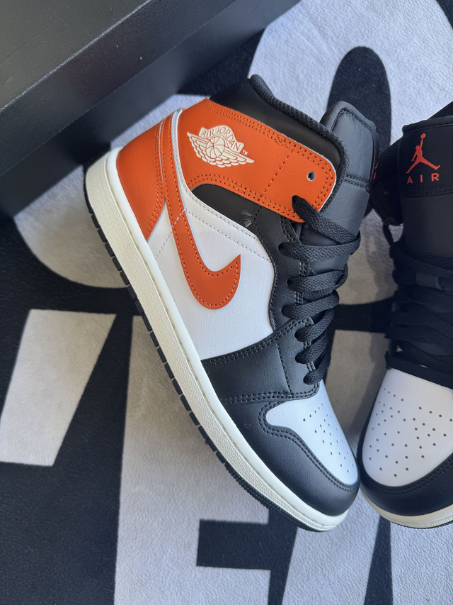 Jordan 1 Mid Black Toe Starfish (Taille 42)