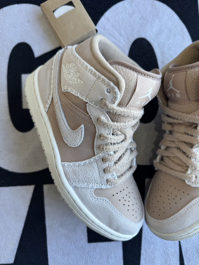 Jordan 1 Mid SE Cozy Girl WMNS (Taille 37.5)