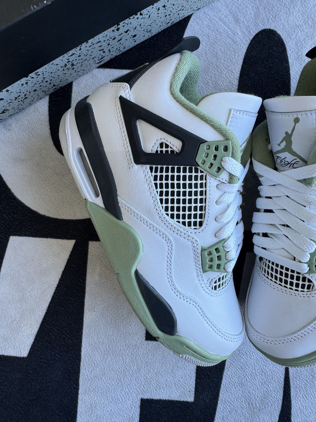Jordan 4 Retro Seafoam WMNS (Taille 36)