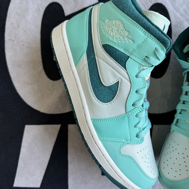 Jordan 1 Mid Chenille Bleached Turquoise wmns (Taille 44)