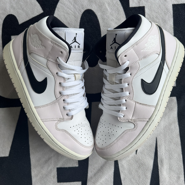 Jordan 1 Mid Barely Rose wmns (Taille 44)