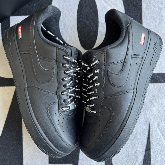 Nike Air Force 1 Low Supreme Black (Taille 44)