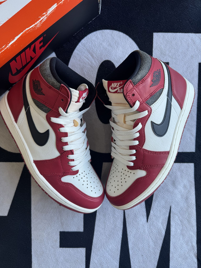 Jordan 1 High Chicago Lost and Found (Taille 45.5)
