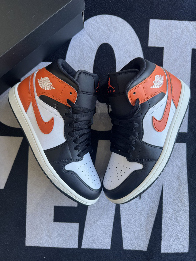Jordan 1 Mid Black Toe Starfish (Taille 42)