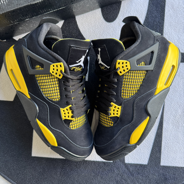 Jordan 4 Thunder 2023 (Taille 42)