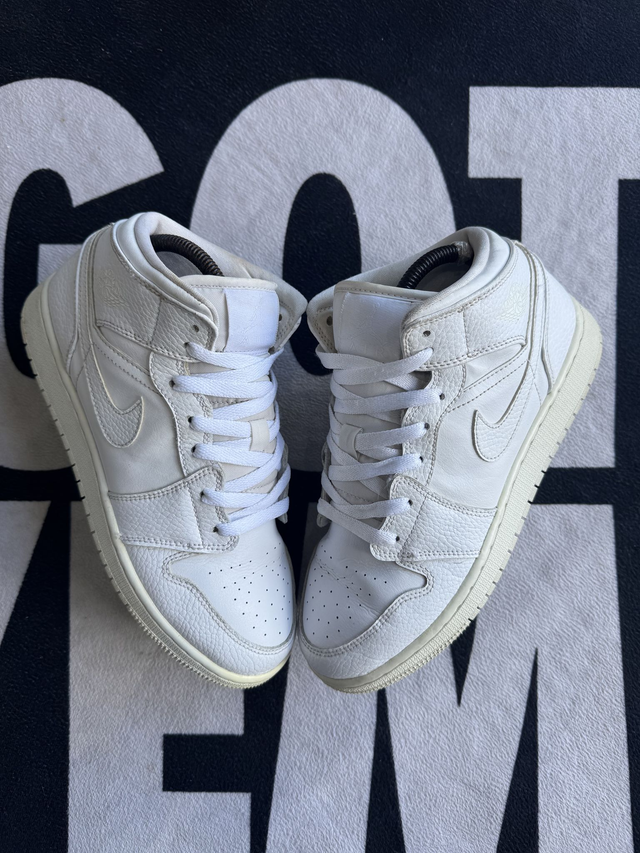 Jordan 1 Mid Triple White 2.0 (Taille 40)